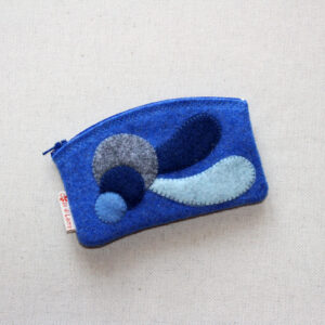 Astuccio portamonete o portatessere azzurro con virgole - Cose di Laura creatività in feltro