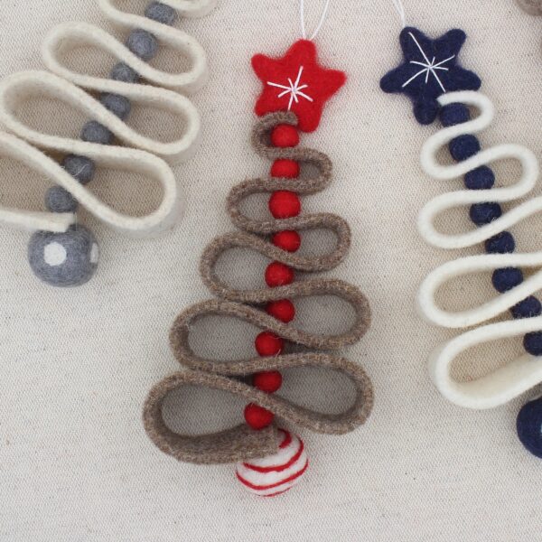 Alberello di Natale "zig zag" biscotto e rosso - Cose di Laura creatività in feltro