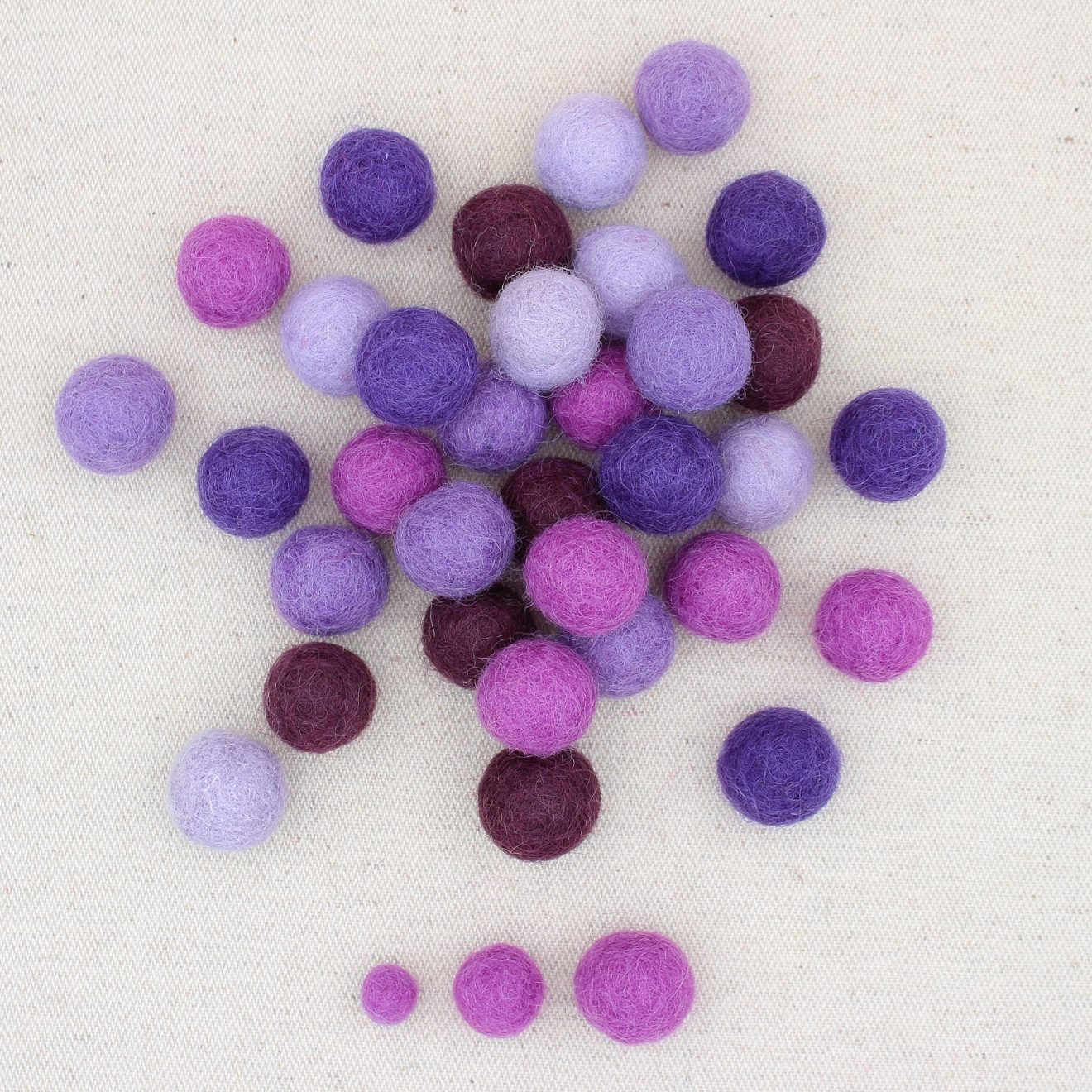 Pompon In Feltro Di Lana Al 100% - 1 Cm - 100 Pezzi - Colori Natalizi (bianco Avorio, Rosso E Verde Scuro) - Italia - Foto 9