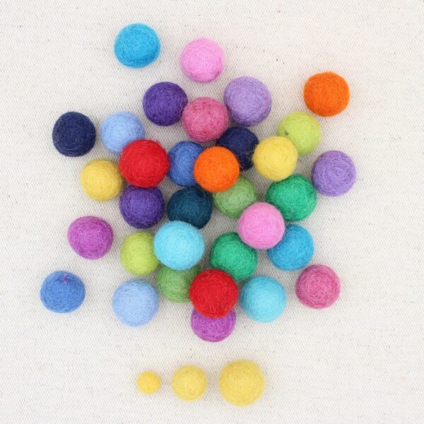 Mix palline feltro colori arcobaleno - Cose di Laura creatività in feltro