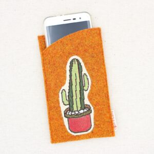 Custodia portacellulare in feltro con cactus di stoffa gobelin applicato - Cose di Laura creatività in feltro