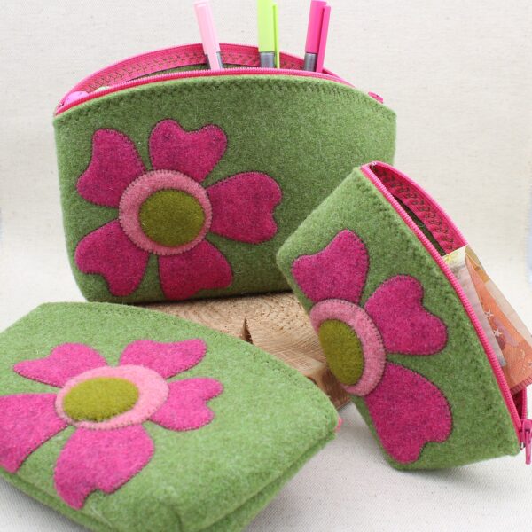 Pochette verde con fiore rosa - Cose di Laura creatività in feltro