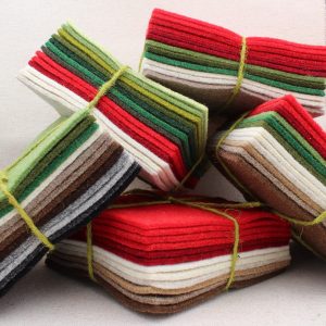 Quadrotti in feltro di lana spessore 3 mm in colori natalizi - Cose di Laura creatività in feltro