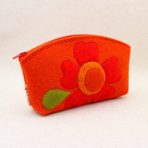 Pochette in feltro arancione con fiore - Cose di Laura creatività in feltro