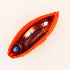 Pochette in feltro arancione con fiore - Cose di Laura creatività in feltro