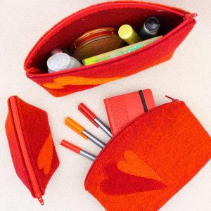 Pochette in feltro arancio melange con cuori - Cose di Laura creatività in feltro