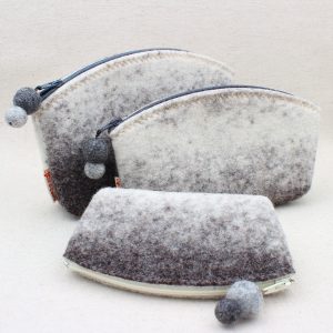 Pochette in feltro grigio melange - Cose di Laura creatività in feltro