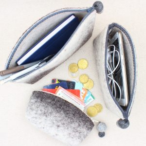 Pochette in feltro grigio melange - Cose di Laura creatività in feltro
