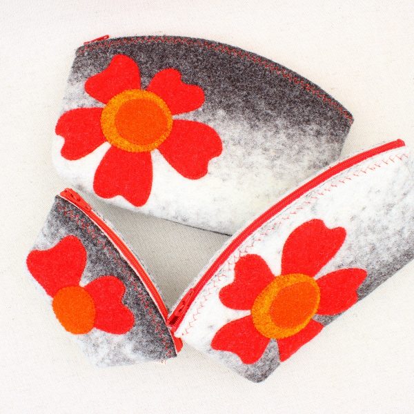 Pochette in feltro grigio melange con fiore - Cose di Laura creatività in feltro