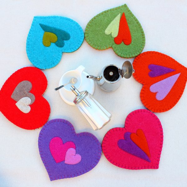 Sotto pentola a cuore in feltro con decorazione a cuore - Cose di Laura creatività in feltro