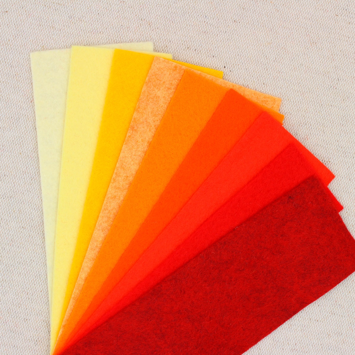 Mix 9 colori di panno lana in tagli 30x30 cm, tonalità giallo, arancio e rosso - Cose di Laura creatività in feltro