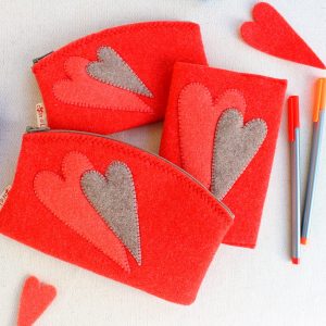 Set astucci e quadernetto corallo con cuori - Cose di Laura creatività in feltro