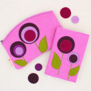 Set astucci e quadernetto lilla con fiori stilizzati - Cose di Laura creatività in feltro