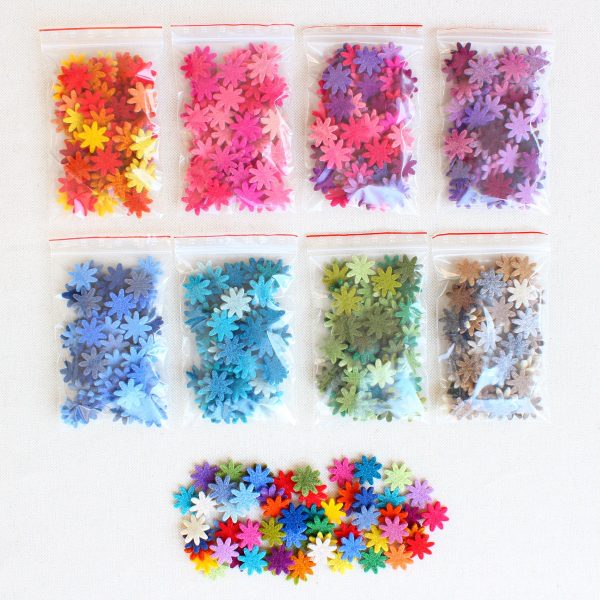 Mix fiorellini in feltro da 2,5 cm assortiti in varie sfumature di colore - Cose di Laura creatività in feltro