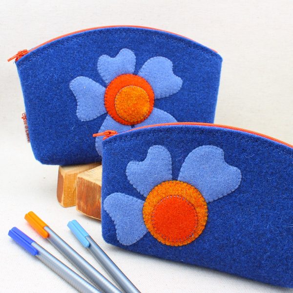 Pochette blu con fiore - Cose di Laura creatività in feltro