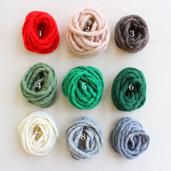 Cordone di lana cardata in colori Natalizi - Cose di Laura creatività in feltro