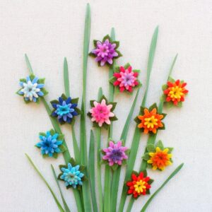 Fiori di feltro di lana 2mm, sovrapposti e cuciti - Cose di Laura creatività in feltro