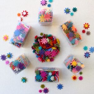 Mix 25 grammi di fiori assortiti in feltro in diverse misure - Cose di Laura creatività in feltro