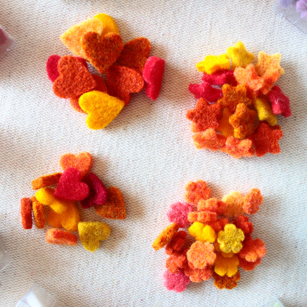 mix-fustellati-mignon-cuori-stelle-fiori-dettaglio-cosedilaura Mix 60 cuori, fiori e stelle mignon in feltro - Cose di Laura creatività in feltro