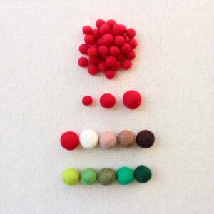Palline lana cardata in colori natalizi - Cose di Laura creatività in feltro