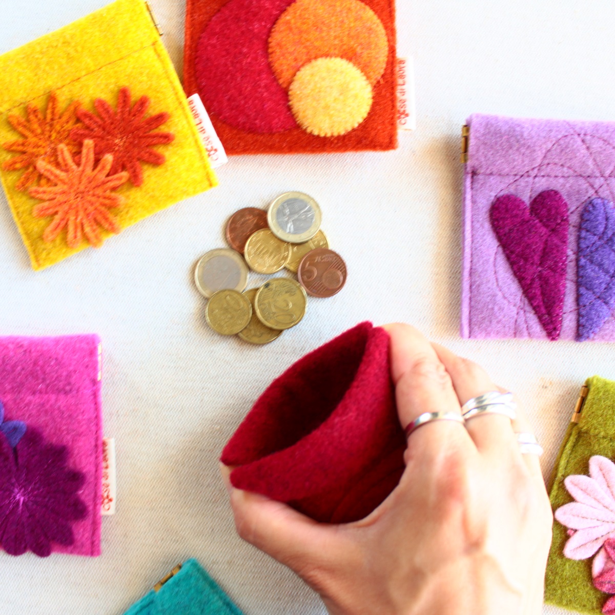 astuccio-portamonete-portaspiccioli-feltro-lana-fattoamano-madeinitaly-cosedilaura.2 Portamonete con molla pac pac a scatto - Cose di Laura creatività in feltro