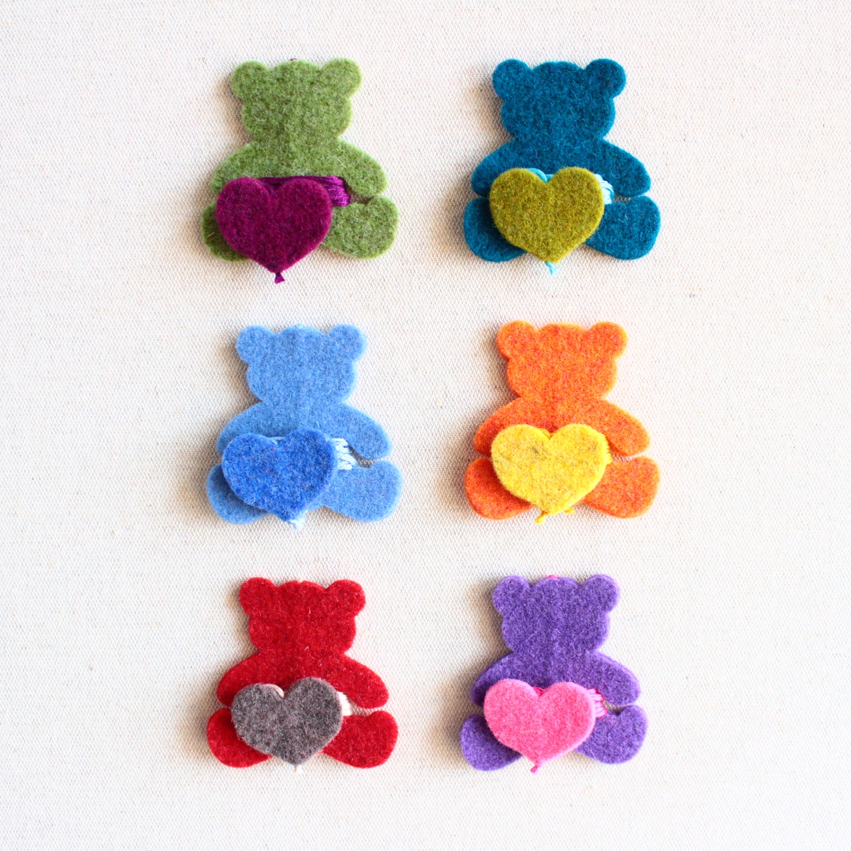 segnalibro-filo-orsetto-cuore-feltro-fattoamano-cosedilaura.1 Segnalibri filo con orsetto e cuore in feltro - Cose di Laura creatività in feltro